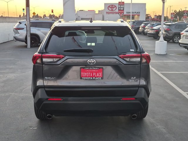 Used 2025 Toyota RAV4 LE AWD/4WD image 9