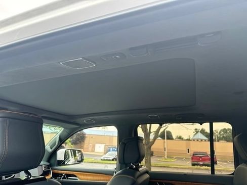 Used 2022 Jeep Grand Wagoneer Series III AWD/4WD image 14