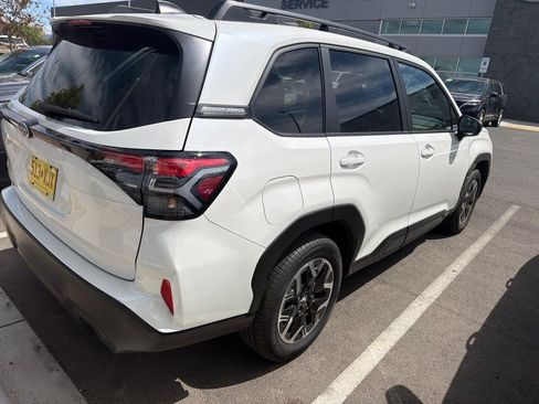 Used 2025 Subaru Forester Premium AWD/4WD image 4