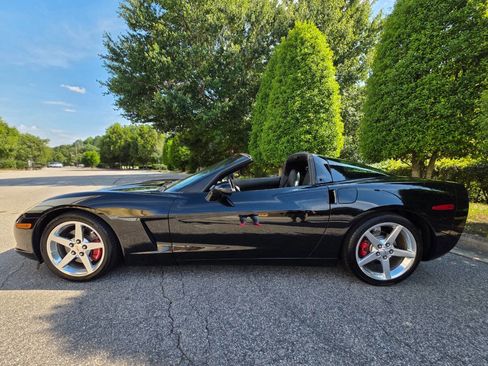 Used 2005 Chevrolet Corvette Coupe w/ Preferred Equipment Group RWD image 10