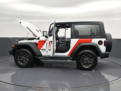 Used 2025 Jeep Wrangler Sport AWD/4WD image 39