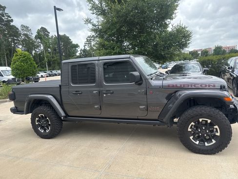 Used 2024 Jeep Gladiator Rubicon AWD/4WD image 3