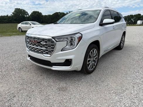 Used 2024 GMC Terrain Denali w/ Denali Premium Package AWD/4WD image 2