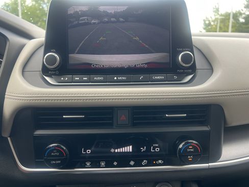 Certified 2025 Nissan Rogue SV AWD/4WD image 6