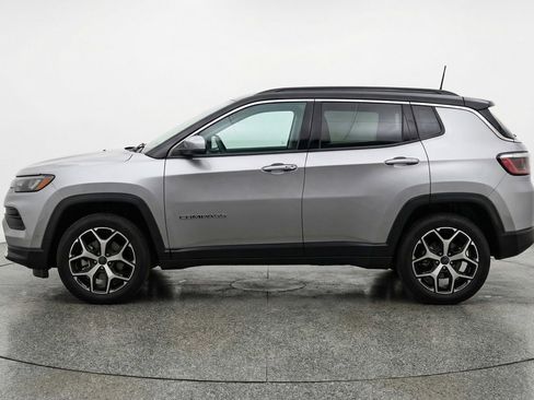 Used 2025 Jeep Compass Limited image 4