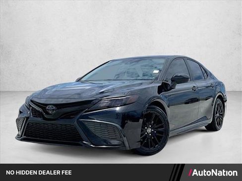 Used 2022 Toyota Camry SE FWD image 1