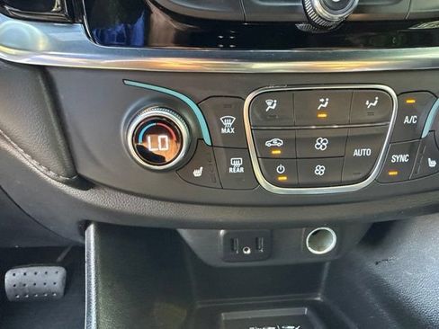 Used 2023 Chevrolet Traverse LT w/ Rear Camera Mirror Package AWD/4WD image 18
