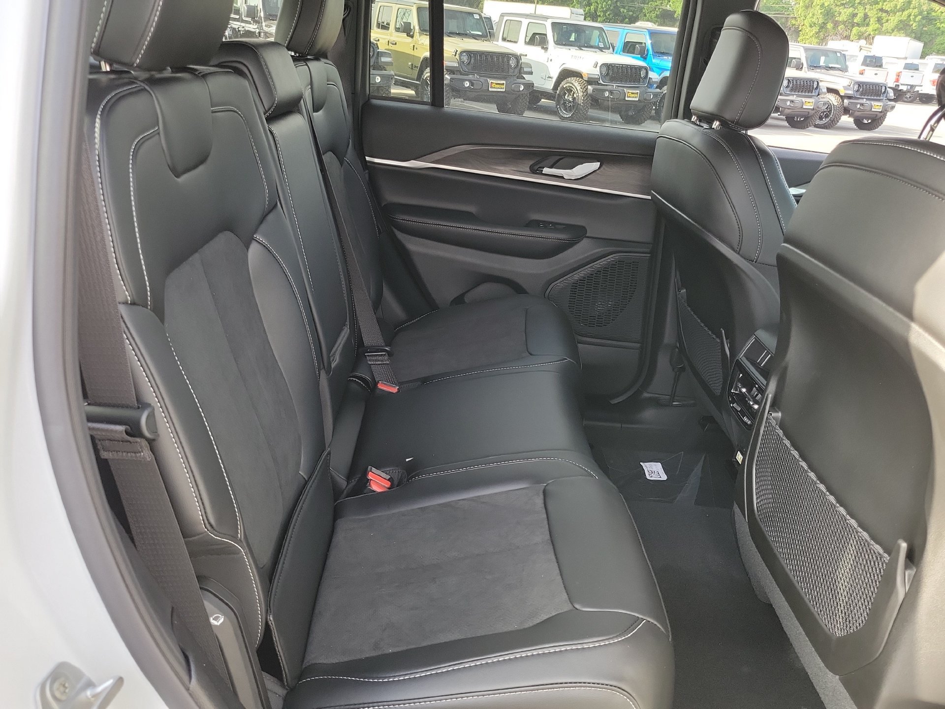 New 2026 Jeep Grand Cherokee Altitude AWD/4WD image 18