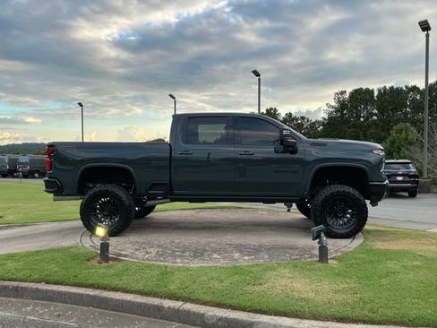 Used 2025 Chevrolet Silverado 2500 LTZ w/ Trail Boss Package AWD/4WD image 8