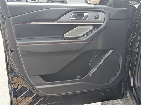 Used 2025 Ford Explorer ST image 9