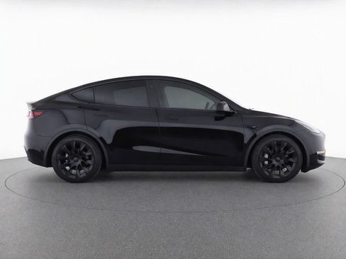 Used 2023 Tesla Model Y Long Range AWD/4WD image 2