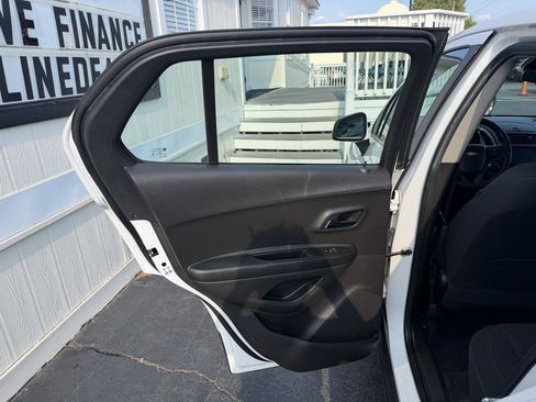 Used 2016 Chevrolet Trax LS AWD/4WD image 25