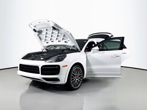 Used 2022 Porsche Cayenne GTS AWD/4WD image 24
