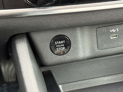 Used 2024 Nissan Rogue S image 19