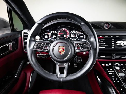 Certified 2022 Porsche Cayenne Turbo AWD/4WD image 26