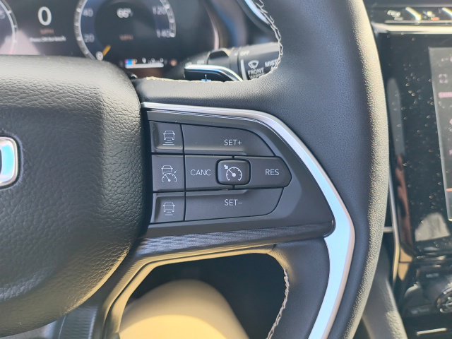 Used 2025 Jeep Grand Cherokee L Altitude AWD/4WD image 21