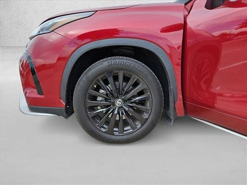 Used 2023 Toyota Highlander XSE FWD image 24