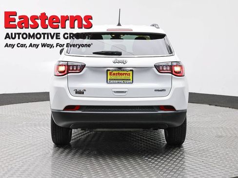Used 2024 Jeep Compass Latitude AWD/4WD image 6