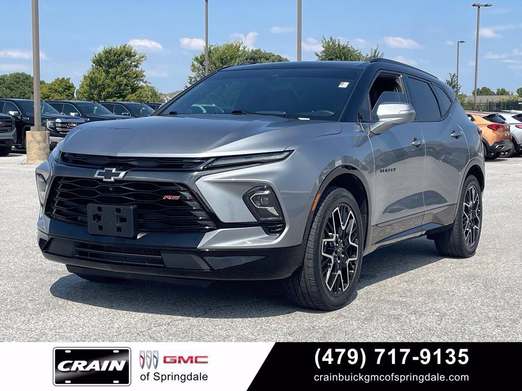 Used 2024 Chevrolet Blazer RS w/ Driver Confidence II Package FWD image 3