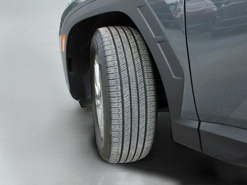 Used 2025 Hyundai Tucson SE FWD image 36