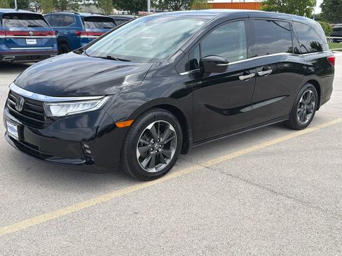 Used 2023 Honda Odyssey Elite image 3
