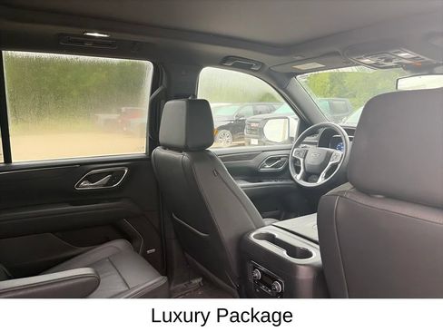 Used 2024 Chevrolet Tahoe Z71 w/ Luxury Package AWD/4WD image 14