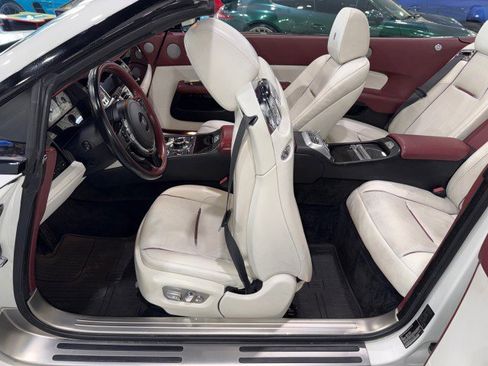Used 2017 Rolls-Royce Dawn image 59