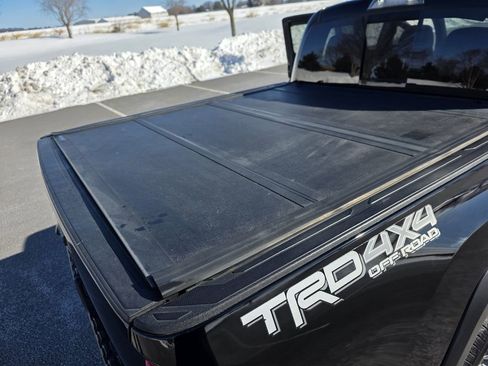 Used 2017 Toyota Tacoma TRD Off-Road image 18