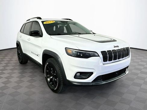 Certified 2022 Jeep Cherokee Latitude AWD/4WD image 2