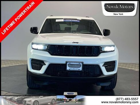 Used 2023 Jeep Grand Cherokee Altitude AWD/4WD image 2