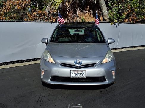 Used 2014 Toyota Prius V Three image 2