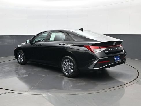 Certified 2024 Hyundai Elantra SEL FWD image 7
