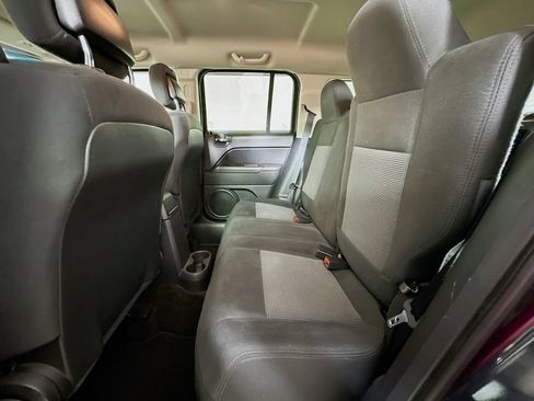 Used 2014 Jeep Patriot Latitude AWD/4WD image 4