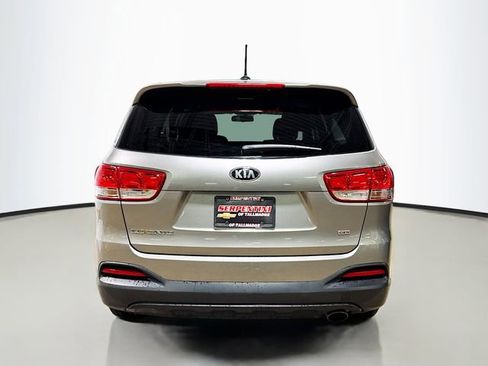 Used 2017 Kia Sorento L image 8