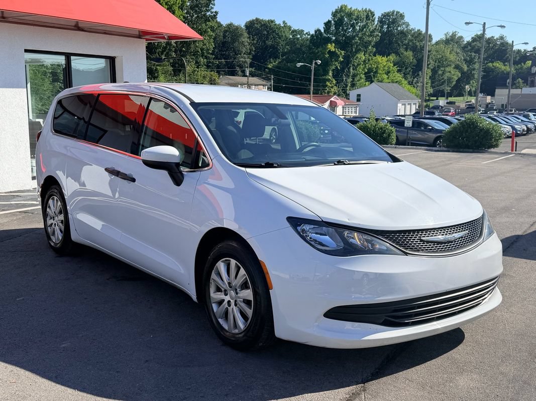Used 2018 Chrysler Pacifica L FWD image 8