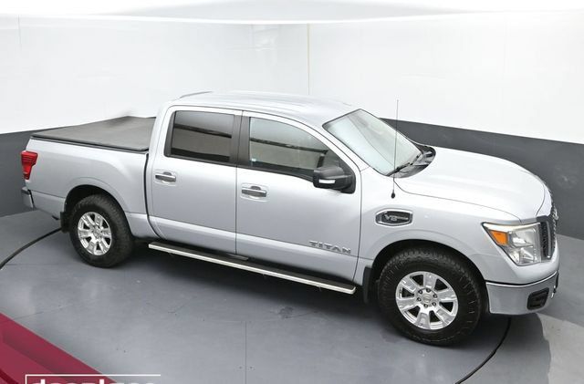 Used 2017 Nissan Titan SV AWD/4WD image 16