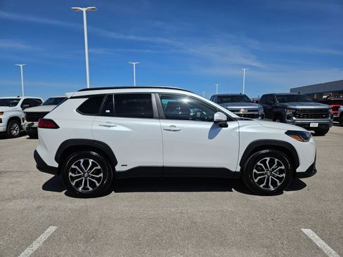 Used 2023 Toyota Corolla Cross image 2