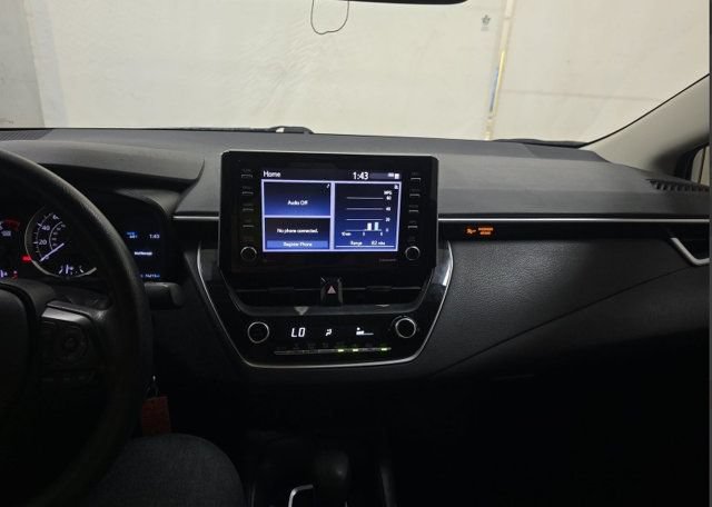 Used 2021 Toyota Corolla LE FWD image 3