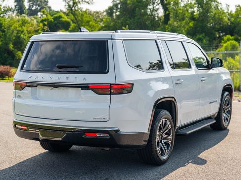 Used 2024 Jeep Wagoneer Series II w/ Flexible Seating Group RWD image 8
