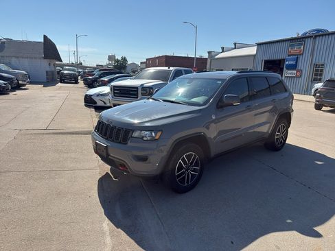 Used 2020 Jeep Grand Cherokee Trailhawk AWD/4WD image 1