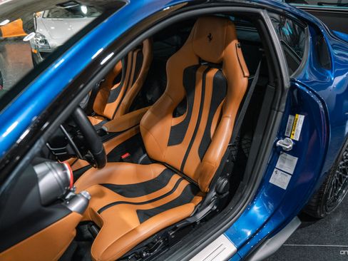 Used 2018 Ferrari 812 Superfast RWD image 17
