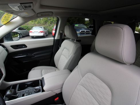 Used 2024 Nissan Pathfinder SV w/ SV Premium Package image 13