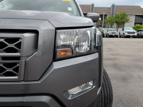 Used 2024 Nissan Frontier SV w/ SV Convenience Package RWD image 3
