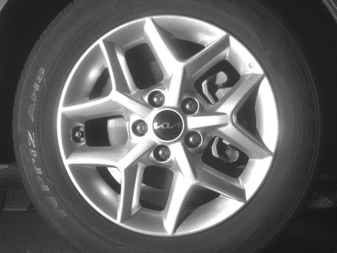Used 2025 Kia Soul LX w/ LX Technology Package FWD image 13
