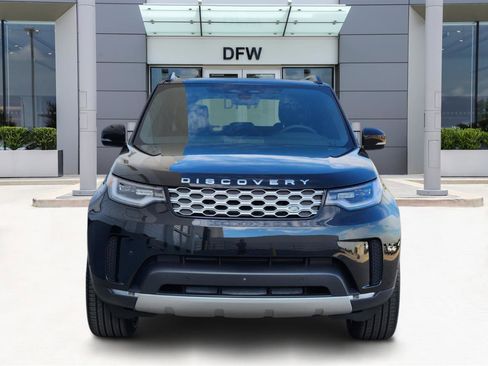 New 2025 Land Rover Discovery S image 2