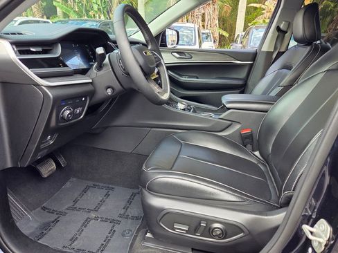 Used 2023 Jeep Grand Cherokee 4WD 4xe w/ Luxury Tech Group II image 9