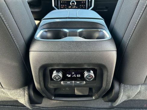 New 2026 GMC Acadia Elevation image 21