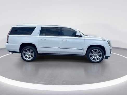 Used 2017 Cadillac Escalade ESV Premium Luxury RWD image 4