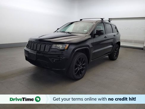 Used 2017 Jeep Grand Cherokee Altitude AWD/4WD image 1