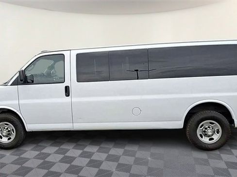 Used 2021 Chevrolet Express 3500 LT w/ LT Preferred Equipment Group image 5